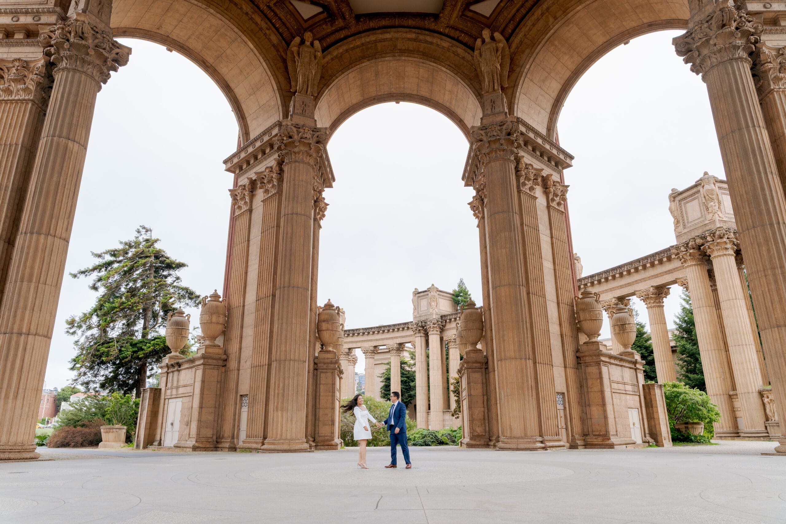 Engagement session under the main dome of the Palace of Fine Arts in San Francisco